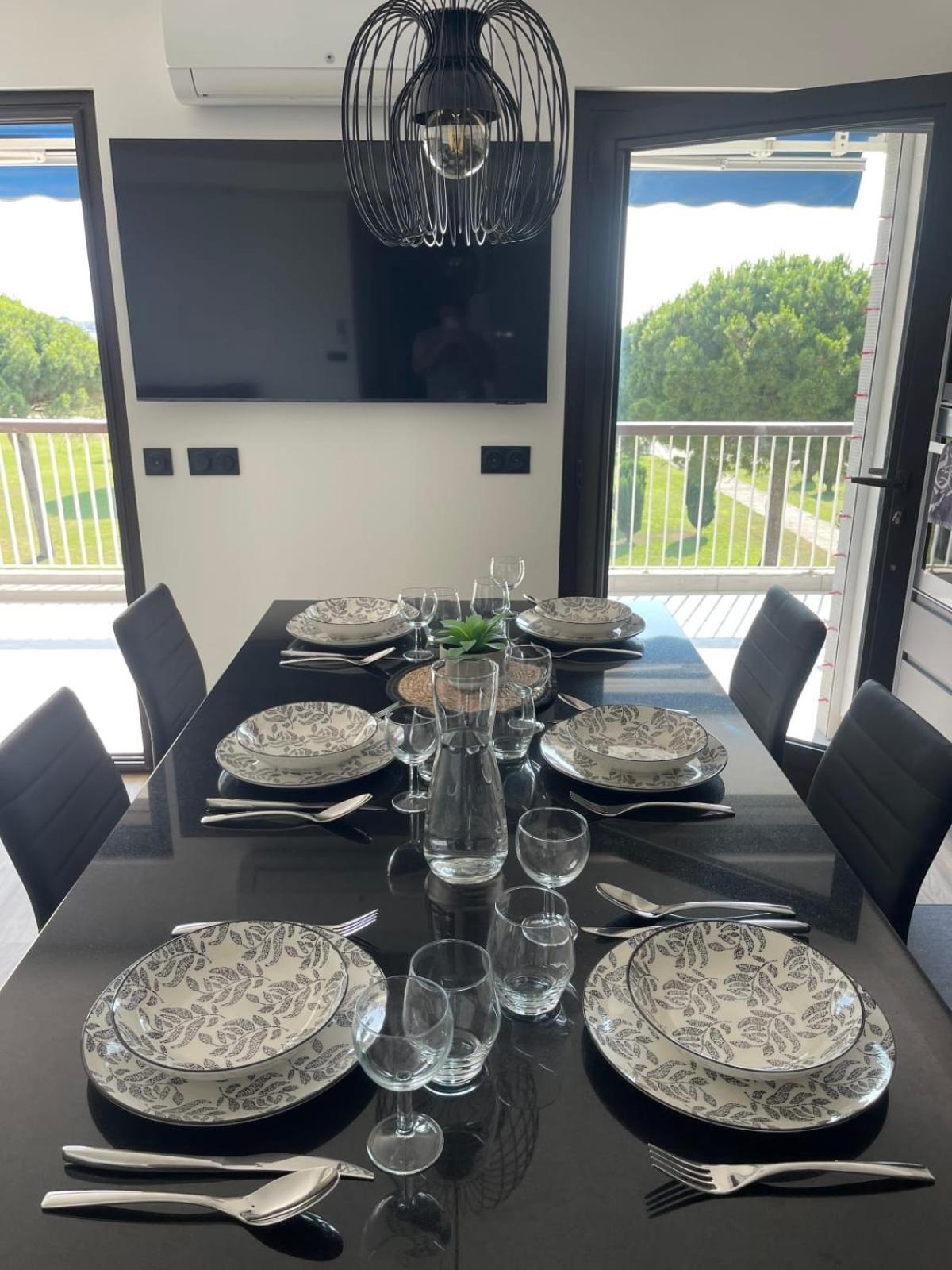 Le Mistral Standing Avec Vue Exceptionnelle En 1ere Ligne Ferienhaus